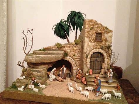 Presepe popolare | Belenes, Belenes Christmas Cave, Nativity House, Christmas Nativity Scene Display, Christmas Crib Ideas, Nativity Scene Diy, Nativity Scene Display, Fontanini Nativity, Nativity Stable, Diy Nativity