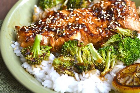 Chili Garlic Salmon Broccoli Bowls Broccoli Bowls, Asian Salmon Recipes, Bowls Healthy, Seared Salmon Recipes, Salmon And Broccoli, Garlic Salmon, Rice Bowls Recipes, Healthy Weeknight Dinners, Salmon And Rice