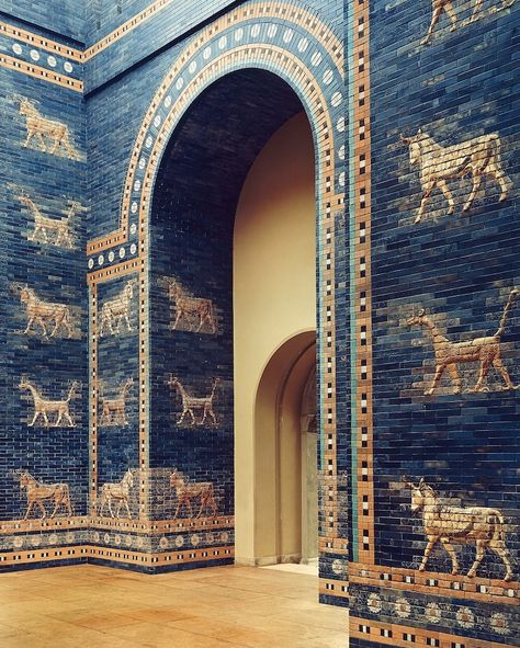 Babylon City, Ishtar Gate, Ancient Babylon, Interior Design History, Moon Kingdom, Gardens Of Babylon, Ancient Near East, Tower Of Babel, Ancient Mesopotamia