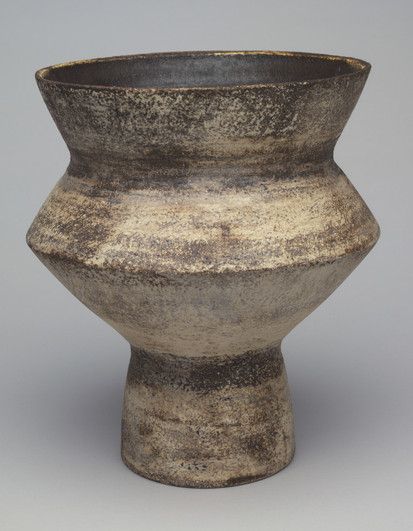 Vase circa 1960, by Hans Coper (1920-1981), an influential German-born British studio potter. Coper would characteristically throw his work on the potter's wheel, then alter and assemble pieces by hand to achieve the finished form. Thus, although made on the wheel, his work has a sculptural quality, but is always functional. The surfaces of his pots tend to be roughly textured and colored with oxides, especially manganese oxide Lucy Rie, Lucie Rie, Ceramic Store, Contemporary Pottery, Pottery Inspiration, Pottery Classes, Ceramics Pottery Art, Ceramics Ideas Pottery, Japanese Pottery