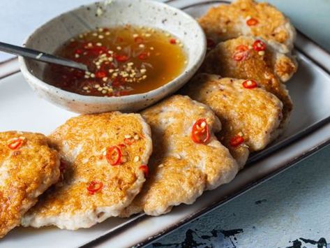 Fish Cakes Recipe, Fish Balls, Fish Cakes, Fish Ball, Fish Cake, Spicy Sauce, Fish Fillet, Recipe Ingredients, Fried Fish