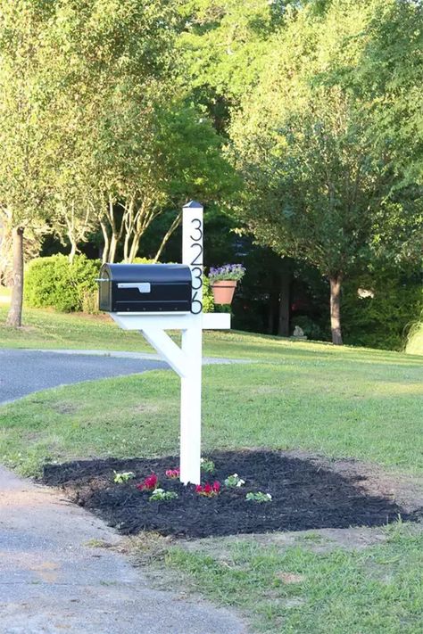 Farmhouse Mailboxes, House Mailbox, Mailbox Garden, Mailbox Makeover, Outdoor Makeover, Mailbox Landscaping, Diy Mailbox, Mailbox Ideas, Modern Farmhouse Diy