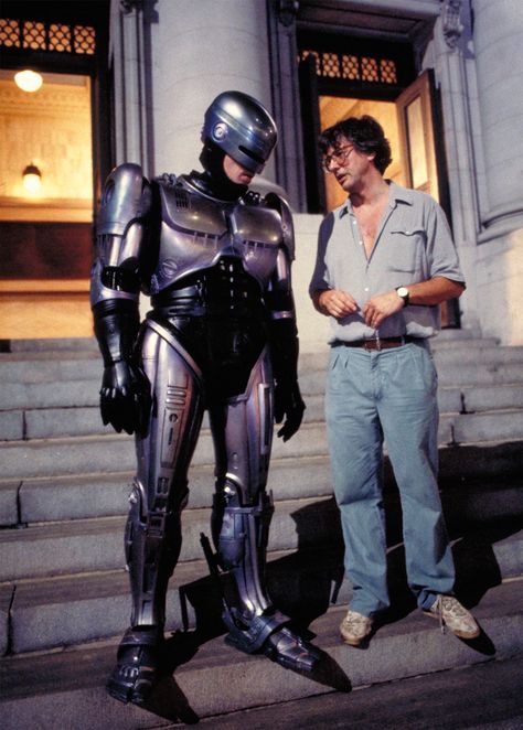 Peter Weller and Paul Verhoeven on the set of ROBOCOP (1987) Robocop 1987, Peter Weller, Paul Verhoeven, Pet Sematary, Arte Robot, I Love Cinema, Favourite Characters, Movies And Series, 80s Movies