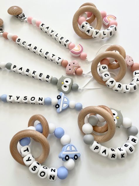 Pacifier Clip Packaging Ideas, Diy Baby Pacifier Clips, Fiddle Toys, Homemade Baby Toys, Shower Baskets, Baby Pacifier Holder, Baby Shower Baskets, Personalized Pacifier, Binky Clips