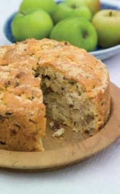 Apple Sweets, Seasonal Cakes, Apple Cake Recipe Easy, Fruit Cake Recipe Easy, British Sweets, Apple Tarts, Apple Cakes, Fruit Scones, Apple Cake Recipe