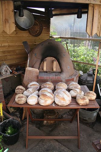 Bread Oven Outdoor, Outdoor Bread Oven, Earth Oven, Fireplace Cooking, Cob Oven, Oven Diy, Diy Pizza Oven, Oven Design, Four A Pizza