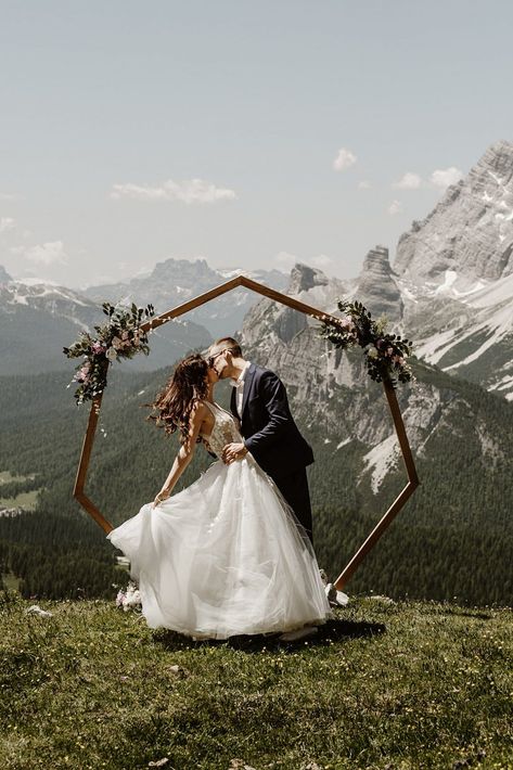 Italian Mountain Wedding, Mountain Marriage, Swiss Elopement, International Elopement, Elopement Poses, Eloped Wedding, Beautiful Elopement, Mountain Wedding Venues, Festival Bride