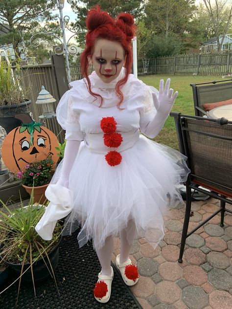 Female Pennywise Costume, Female Pennywise, Pennywise Costume, Clown Cosplay, Easy Costume, Balloon Dress, Adult Halloween Party, Costume For Halloween, Costume Inspo