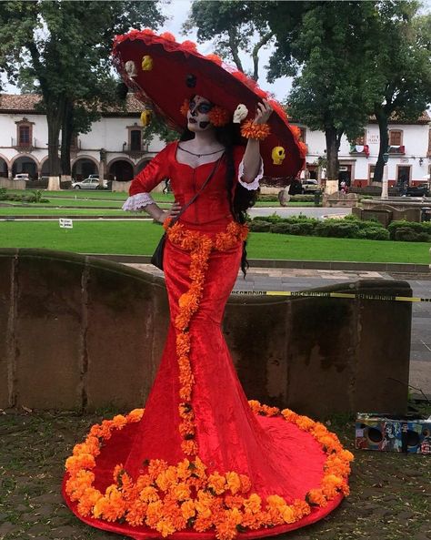 La Catrina Dress, Catrina Dress, Catrina Costume, Pretty Halloween Costumes, Pretty Halloween, Art Makeup, Mermaid Dress, Day Of The Dead, Dress Patterns