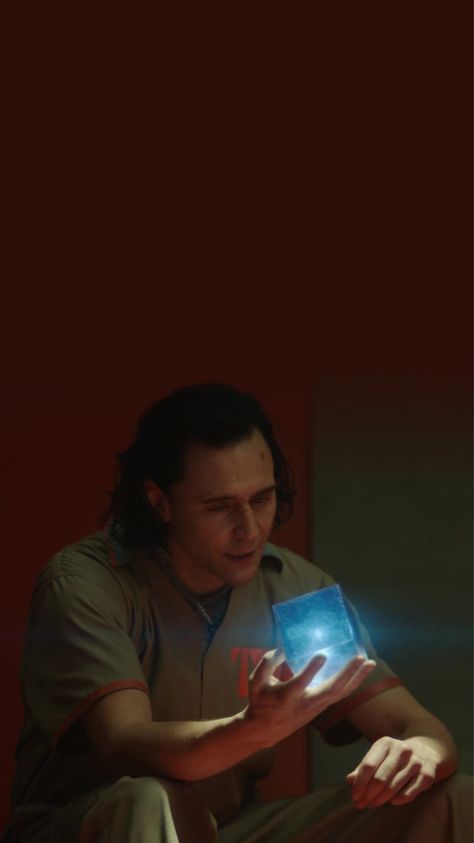 Loki Background, Loki Wallpaper, Marvel Wallpapers, Top Tv Shows, Loki Avengers, Boy Blurred Pic, Marvel Images, Thomas William Hiddleston, Loki Marvel