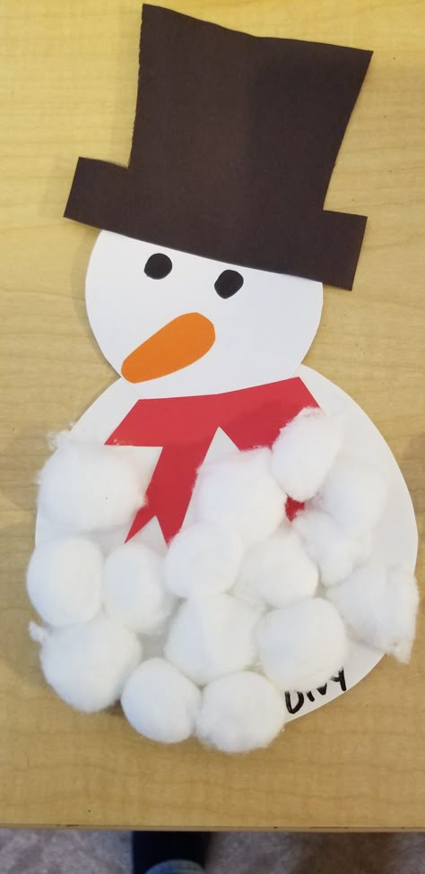 Winter Snow Crafts Preschool, Cotton Ball Winter Crafts For Kids, Snow Man Craft For Toddlers, Preschool Snowmen Crafts, Cotton Ball Preschool Crafts, Santa Cotton Ball Craft, Snowman Crafts Preschool Art Projects, Christmas Cotton Ball Crafts, Color White Crafts Preschool