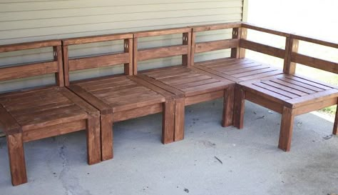 DIY 2x4 outdoor sectional for only around 100 bucks and then just put cushions on it for a Friday night fire? Modul Sofa, Outside Living, Outdoor Sectional, Pallet Furniture, Diy Outdoor, Wabi Sabi, Outdoor Sofa, Home Projects, Outdoor Spaces