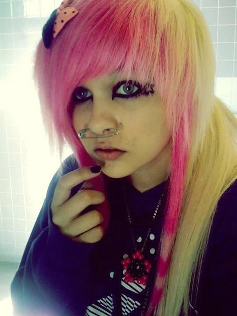 Scene Queen Outfit, 2000s Scene, Scene Goth, Emo Scene Hair, Scene Queens, Scene Outfits, Emo Hair, Scene Girls, Scene Fashion