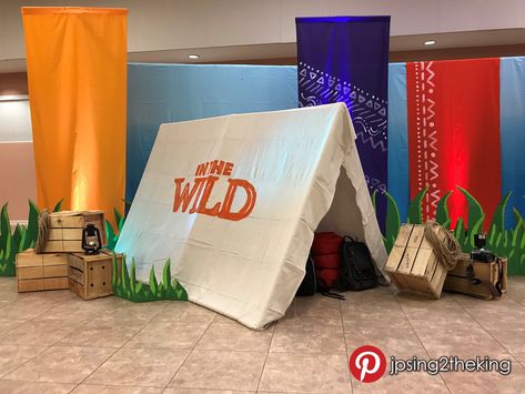 While on a safari to search for incredible encounters, set up base camp with a tent, crates, and extra fillers like backpacks and lanterns. #vbs2019 #inthewild Wild Encounters Vbs, Safari Baby Party, Zoomerang Vbs, Vbs Jungle, Camp Vbs, Lifeway Vbs, Safari Camp, Safari Kids, Love Birthday Cards