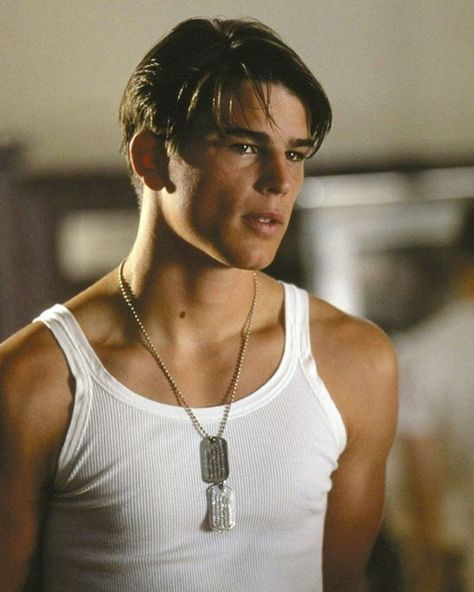 Velvey 💸🪞🪄 on Instagram: “Josh Hartnett as Danny in ‘Pearl Harbor’, 2001.” Pearl Harbor Movie, Josh Hartnett, 90s Men, Pearl Harbor, Hair Hairstyles, Pretty Men, Celebrity Crush, Pretty People, Hairstyles