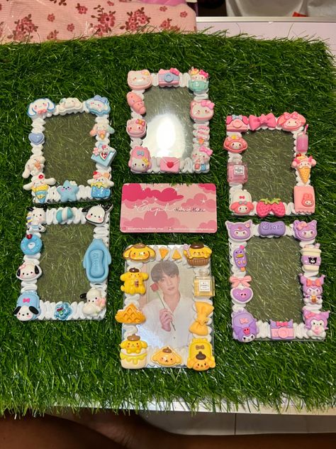 U need to give your photocards a home 💕Material: Cream Glue 💕Any model is available 💕100% Handmade 💕DM for more info. #decoden #whipecreamlovers #design #charms #whip #candy #decorations #amodecorar #chupachups #gunmybears #creamglue #photoholdel Cream Glue, Candy Decorations, House Materials, Whipped Cream, Photo Cards, Glue, Charms, Candy, Cream