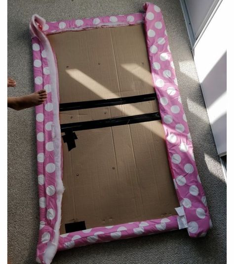 Cardboard Headboard, Diy Headboard Ideas Easy, Homemade Headboard, Girls Headboard, Homemade Headboards, Cheap Diy Headboard, Diy Upholstered Headboard, Diy Bed Headboard, Pillow Headboard