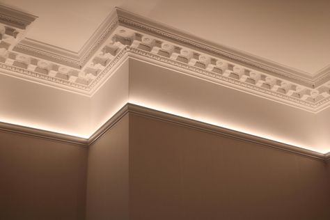 Cove Lighting Ceiling, Crown Molding Lights, Rail Lighting, Impressive Wallpaper, Architectural Lighting Design, Wall Paneling Diy, Wallpaper Ceiling, Picture Rail, Cove Lighting