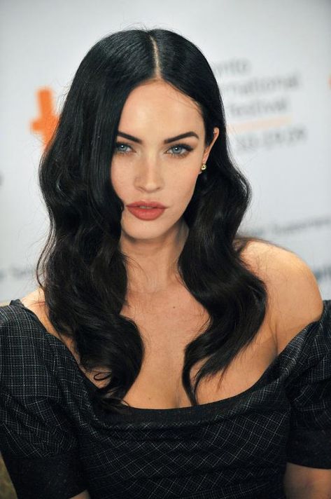 No 'Transformers 3' for Megan Fox - UPI.com Megan Fox Hair Color, Black Hair Celebrities, Actresses With Black Hair, Megan Fox Hair, Black Hair Aesthetic, Megan Denise Fox, Auburn Hair, Megan Fox, Dark Hair