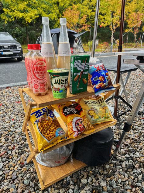 Korean Camping, Korea Travel Photography, Snacks Korean, Aesthetic Camping, Camping Necessities, Camping Snacks, Kitchen Set Up, Camping Set Up, Camp Site