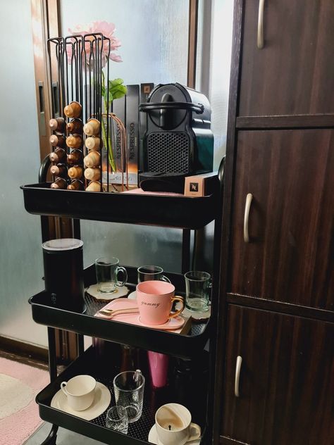 Nespresso Inissia
Coffee Bar Cart Nespresso Coffee Cart, Coffee Cart Ideas Small Spaces, Coffee Cart Aesthetic, Nespresso Coffee Bar, Town Apartment, Coffee Bar Cart, Bedroom 2024, Nespresso Coffee, Coffee Cart