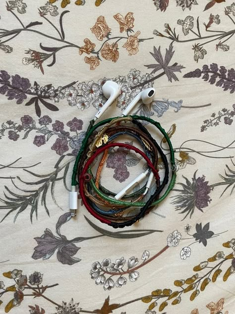 Wrapped Headphones Diy, Wrapped Earbuds Aesthetic, Whismgothic Tattoo, Yarn Headphones, Wired Headphones Decorate, How To Wrap Headphones, Wrapping Headphones, Headphones Wrap, Wrap Headphones