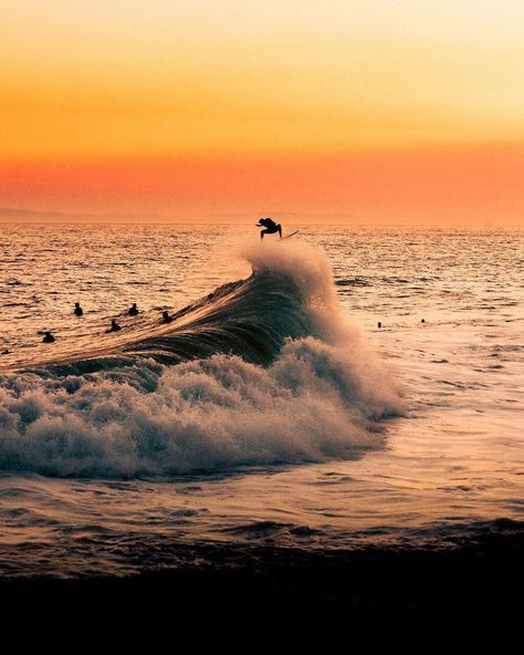 Surfer Aesthetic, Sunset California, Wave Surf, California Surfer, Surf Aesthetic, Waves Ocean, Summer Loving, Surfer Girl Style, Surf House