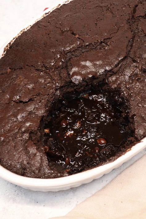 Mocha Melting Pudding. A self saucing Mocha pudding packed with chocolate chips for the most warming delicious dessert. Mocha Pudding, Lemon Tiramisu, Brownie Pudding, Cafe Mocha, Pudding Desserts, Cheesecake Factory, Chocolate Pudding, Pudding Recipes, Puddings