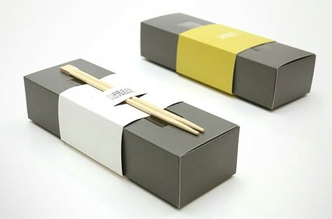 Grey Sushi Box Packaging, Dimsum Packaging, Sushi Packaging, Food Delivery Packaging, Japanese Food Packaging, Noodles Ideas, Sushi Box, Japanese Restaurant Design, Takeaway Packaging