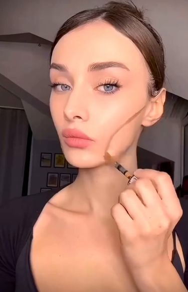 50s Makeup Vintage, Vintage Hollywood Glam Makeup, Iconic 80s Makeup Looks, Makeup 2024 Trends, Vintage Hollywood Makeup, Makeup Trends 2024, Vintage Glam Makeup, Hollywood Glam Makeup, Glamor Makeup