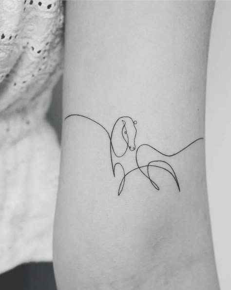 Animals Tatoos Ideas, Horse And Foal Tattoo, Line Art Horse Tattoo, Horse Tattoo Line Art, Horse Spine Tattoo, Small Tattoos Horse, Single Line Horse Tattoo, Fineline Horse Tattoo, Minimalistic Horse Tattoo