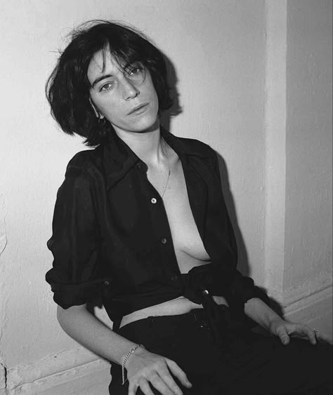 Fashion Sustainability, Strange Music, Robert Mapplethorpe, Women Of Rock, Photographie Portrait Inspiration, Musica Rock, Patti Smith, Rock N’roll, Bruce Springsteen