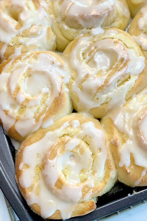 A pan of overnight orange rolls with orange glaze. Orange Recipes Dessert, My Country Table, Orange Sweet Rolls, Orange Dessert, Sweet Roll Recipe, Orange Rolls, Breakfast Rolls, Country Table, Orange Glaze