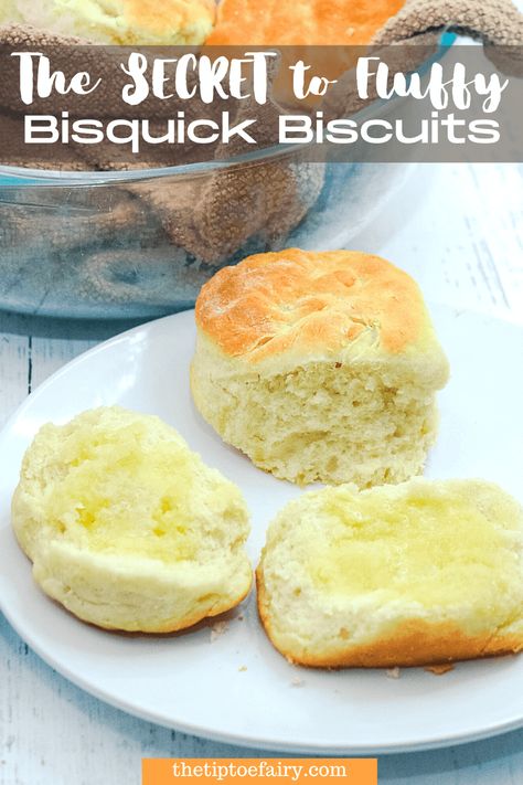 Love biscuits? I sure do! Come learn my secret ingredients to making Light and Fluffy Bisquick Biscuits every single time! #easyrecipes #biscuits #7upbiscuits #bisquickbiscuits #bisquick #breakfast Quick Easy Bisquick Recipes, Bread From Bisquick, Bisquick Dinner Rolls, Homemade Bisquick Biscuits, Bisquick Rolled Biscuits, Things To Make With Bisquick, Biscuit Recipe Bisquick, Bisquick Biscuits Recipe, Recipe Using Bisquick