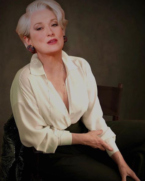 Meryl Streep Only Murders, Meryl Streep Devil Wears Prada, Meryl Streep Aesthetic, Merle Streep, Meryl Steep, Mama Photo, Professional Headshots Women, Miranda Priestly, Headshots Women