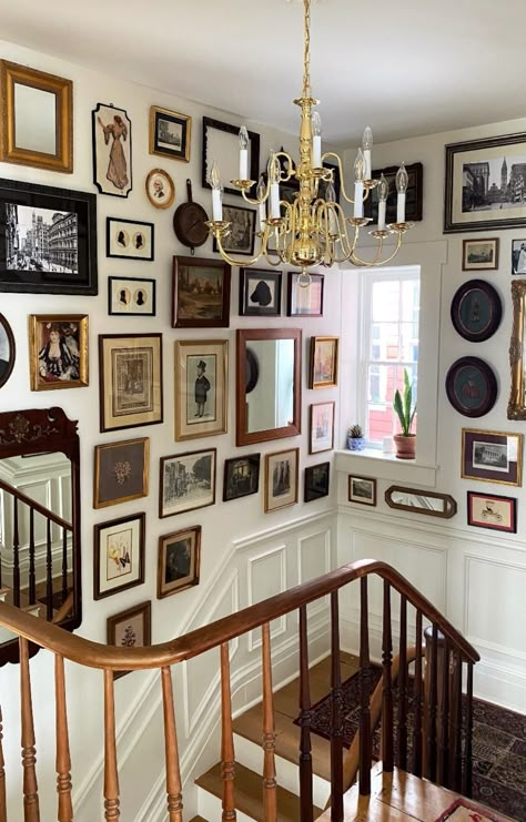 1900s Home Decor, Old Homes Interior, Vintage Gallery Wall Ideas, Interior Design Maximalist, Brick Wall Design, Stairway Gallery Wall, Create Pin, Antique Interior Design, Gallery Wall Staircase