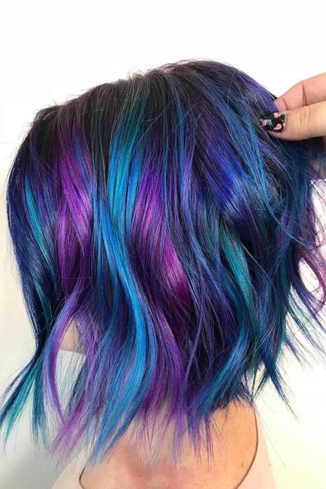 Purple Highlights For Wavy Lob #purplehighlights #highlights #haircolor #wavyhair #longbob ❤️See what a deep and bright look you can get with purple highlights! Purple balayage, blue ombre, and many cool hair color ideas are here! ❤️ See more: http://lovehairstyles.com/purple-highlights-unique-hair-look/ #lovehairstyles #hair #hairstyles #haircuts Cool Hair Dye Ideas For Short Hair, Blue And Purple Hair, Bob Pendek, Hair Color 2017, Girly Hair, Pulp Riot Hair Color, Galaxy Hair, Pulp Riot Hair, Hair Dyes