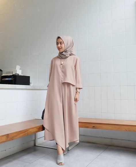 Hijabi Mode, Habits Musulmans, Hijab Stile, Dress Crinkle, Moslem Fashion, Kebaya Dress, Muslim Style, Muslimah Dress, Abaya Style