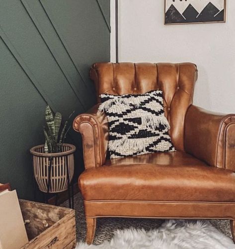 Western Reading Nook, Leather Reading Chair Cozy Corner, Corner Chair Bedroom, Brown Leather Chair, Red Leather Chair, Bedroom Reading Chair, Reading Chairs, Brown Leather Chairs, Bedroom Dressing Room