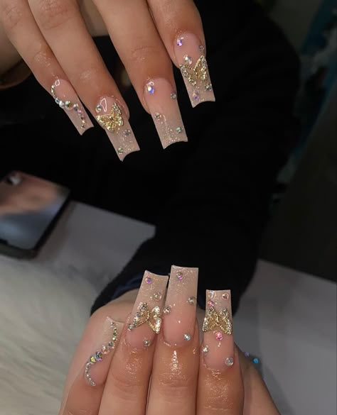 Cute Gold Acrylic Nails, Gold And White Acrylic Nails, Champagne Nails Acrylic, Gold Bling Acrylic Nails, Nails With Gold Charms, Gold Birthday Nails, Glitter Nail Ideas, 21st Birthday Nails, Quince Nails