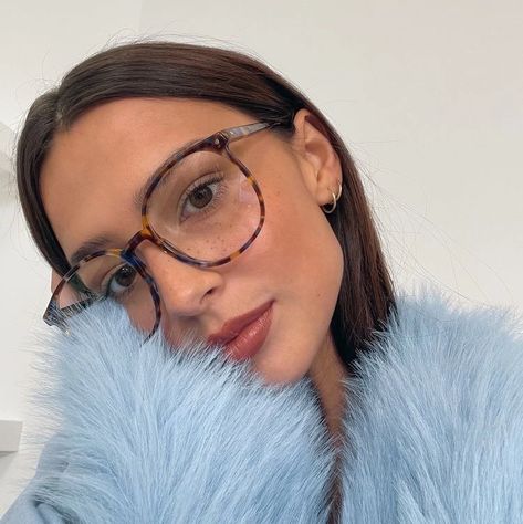 Oversized Glasses Frames Woman, Square Glasses Women, Oversized Glasses Frames, 70s Glasses, Glasses Inspo, Jimmy Fairly, Woman Glasses, Cute Glasses Frames, Glasses Frames Trendy