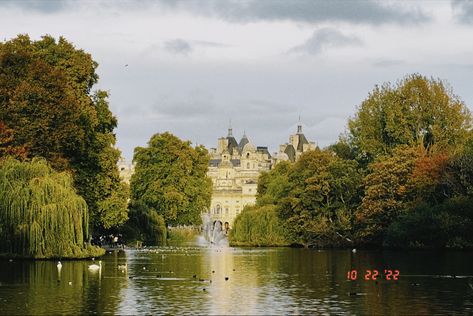 London Green Aesthetic, Green Park London, Uk Core, London Scenery, Fall In London, Study In London, London Dreams, London Fall, London Baby