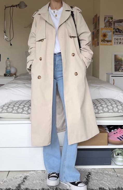 Milan Outfits, Capsule Wardrobe Jewelry, Outfit Trench, 2023 Outfit Ideas, Autumn Winter 2023, Trench Coat Outfit, Japan Outfit, Fashion Capsule Wardrobe, Skandinavian Fashion