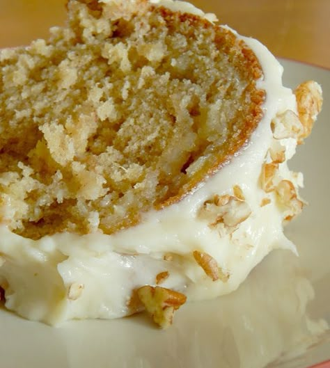 Pecan Cream Cheese Frosting, Hummingbird Bundt Cake, Banana Bundt Cake, Banana Bundt, Bundt Recipes, Hummingbird Cake, Recipetin Eats, Salty Cake, Bundt Cakes Recipes