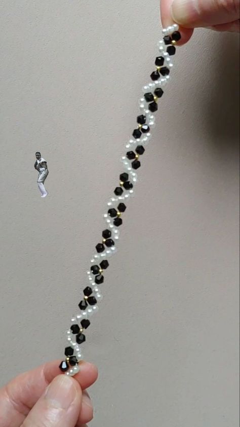 Adri Ella | Learn beading and start with this easy bracelet tutorial. #bridejewelry #beadsjewelry #beadswork #beadingtutorial #womenfashion… | Instagram Bracelet Making Tutorial, Beaded Bracelet Tutorial, White Beads Bracelet, Black Beaded Bracelets, Beaded Bracelets Tutorial, Beaded Jewelry Tutorials, Handmade Jewelry Tutorials, Instagram Diy, White Bracelets