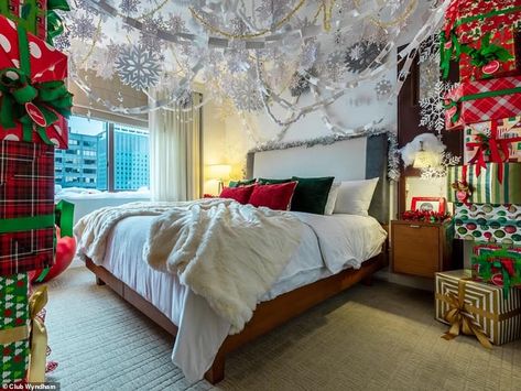 New York City hotel opens an Elf-themed suite through Christmas | Daily Mail Online Hotel Room Decoration, Themed Hotel Rooms, Nyc Hotels, Traditional Colonial, Holiday Hotel, Most Luxurious Hotels, Christmas Bedroom, Christmas Room, Hotel Suites