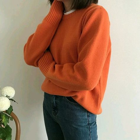 Outfit Inspo Orange, Orange Sweater Outfit, Spirit Week Themes, Sweater Outfits Fall, Deep Autumn, Orange Sweater, Sweater Outfit, Spirit Week, Orange Sweaters