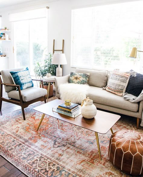 5 things you need to know for a Refined Family Room - Anita Yokota Accent Walls In Living Room, Mid Century Modern Living, Mid Century Modern Living Room, 아파트 인테리어, Living Room Accents, Bathroom Inspo, Boho Living Room, Living Room Inspo, A Living Room