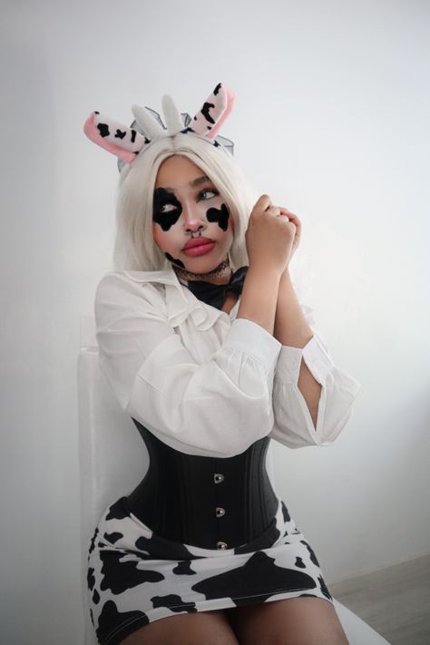 Cute Cow Makeup Halloween, Cow Cosplay, Kawaii Cow, Barbie Makeup, Halloween Makeup Inspiration, Cute Cows, Cow Print, Makeup Inspo, Halloween Diy