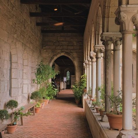 The Met Cloisters is situated in sprawling Fort Tryon Park, and features a host of medieval European art & architecture. Their gardens are an ideal place to sit and reflect, away from the hustle of the city. Only a 45 min train ride - hop on the Shuttle at Grand Central, then transfer to the A at Port Authority and ride it 8 stops to Dyckman Street! After your visit, stroll through Fort Tryon Park to take in the nature & views, passing through the Billings Arcade for the perfect photo op! Met Cloisters, Fort Tryon Park, Highlands Castle, Essex Street, Museums In Nyc, Travel Noire, French Castles, New York Travel Guide, New York Museums